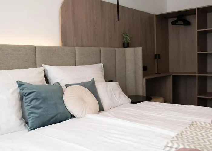 Naluri Ii * Balatonboglár